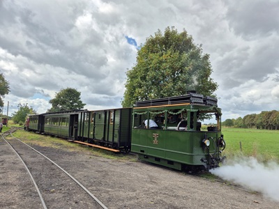 Lok Rur mit Zug Schierwaldenrath 120925 Foto Volkhard Stern